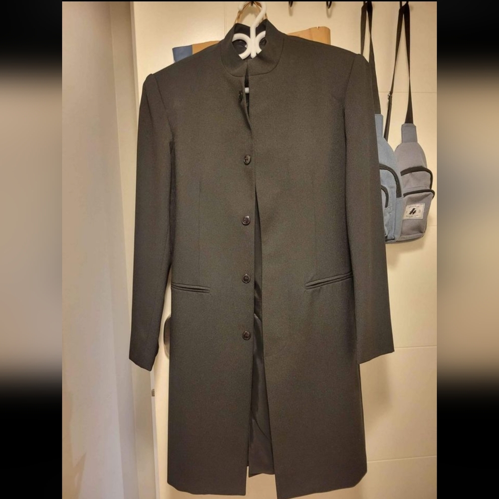 3/4 lenght formal or semi-formal coat